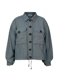 Jaqueta com padronagem em listras, botões, bolsos e mangas de cava posta Biamar