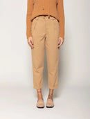 Calça com pregas, bolsos faca e barra dobrada Biamar