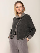 Capa com mangas e fechamento em alamar Biamar