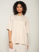 Blusa manga curta de gola polo com detalhe em tecido Biamar