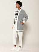 Casaco alongado com padronagem em listras, bolsos e mangas de cava posta Biamar