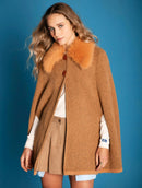 Capa com pele fake e botões aBenção