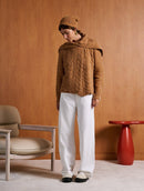 Casaco com gola estilo de capa marinheiro, detalhe transpassado e ponto em trança Biamar