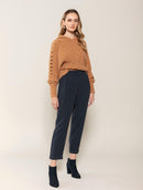 Calça com pregas, bolsos faca e barra dobrada Biamar