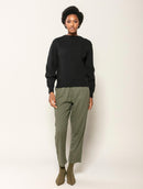 Blusa com detalhe em tranças, gola rolê e mangas de cava posta Biamar