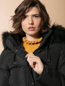 Jaqueta alongada com capuz ajustável em pele fake, bolsos e mangas de cava posta Biamar