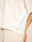 Blusa assimétrica com detalhe de tecido e botões Biamar