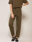 Calça reta em algodão com cordão ajustável logomarca nas laterais Biamar