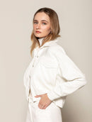 Casaco cropped em veludo com bolsos e mangas de cava quadrada Biamar