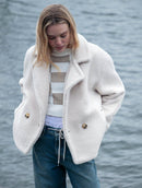 Casaco oversized transpassado com fechamento em botões e mangas de cava posta Biamar