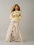 Blusa em algodão em ponto margarida com detalhe vazado e gola canoa Biamar