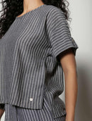 Blusa mullet com padronagem em listras, gola redonda e manga curta dobrada Biamar