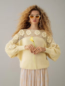 Blusa em algodão em ponto margarida com detalhe vazado e gola canoa Biamar