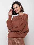 Blusa em algodão em ponto margarida com detalhe vazado e gola canoa Biamar