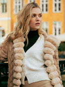 Casaco mullet com fechamento frontal em botões e mangas de cava posta Biamar