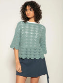 Blusa em algodão com trama vazada e decote canoa Biamar