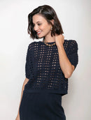 Blusa em algodão com pontos vazados e gola canoa Biamar